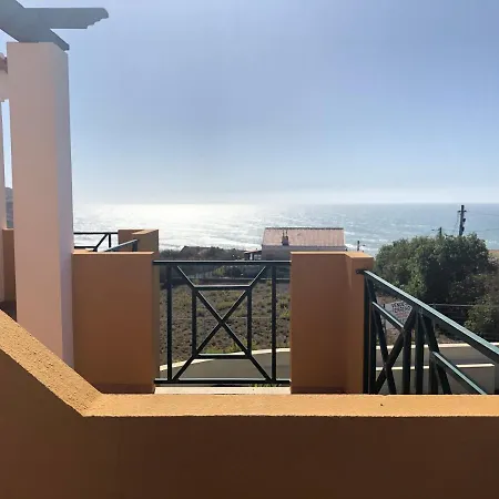 Beach Village House * Sao Pedro da Cadeira